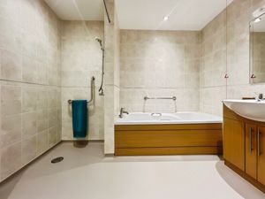 Photo 1- click for photo gallery